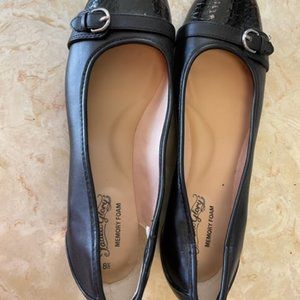 Black Ballet flats w/ memory foam, sz 8